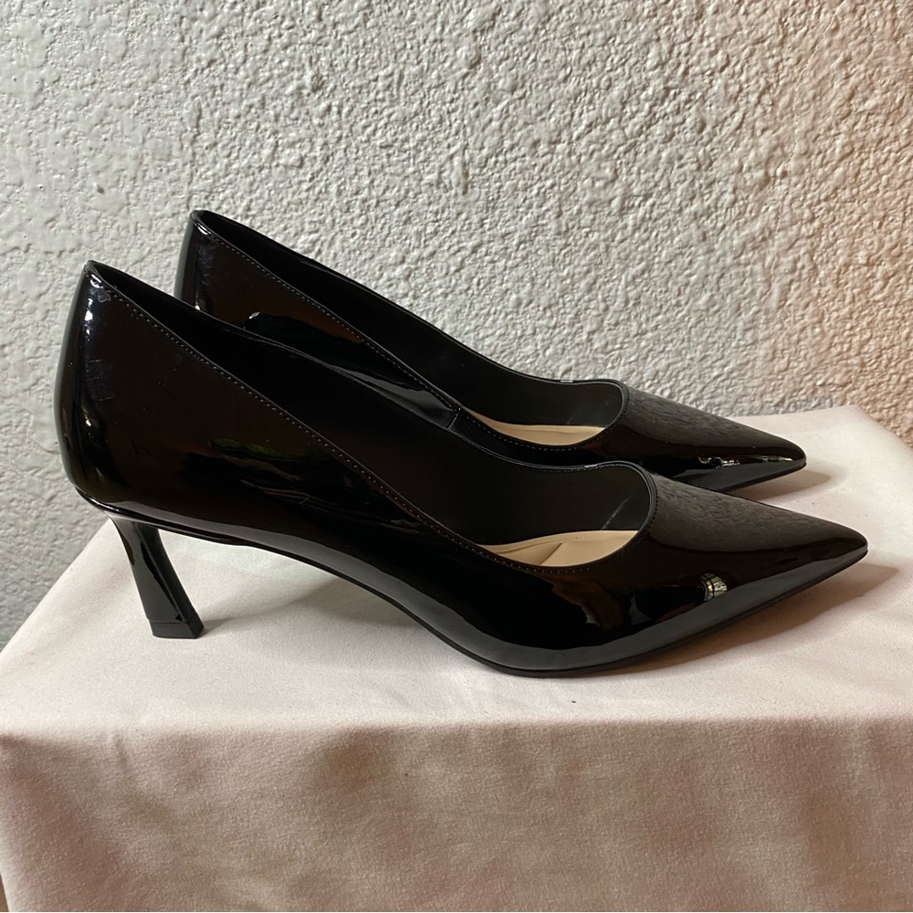 KELLY & KATIE BLACK PATENT LOOK PUMPS